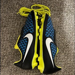 Nike cleats size 8